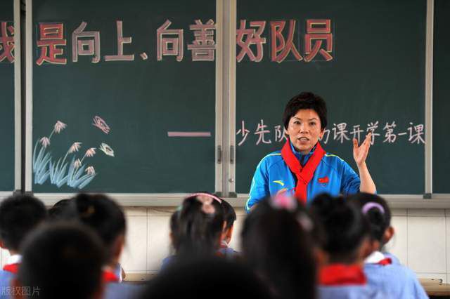 第71分钟，利物浦右路定位球开到禁区后点努涅斯跟上端射没打正部位。